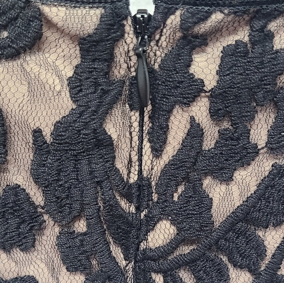 Adrianna Papell Black Lace Shift Dress size 6 - Picture 3 of 4